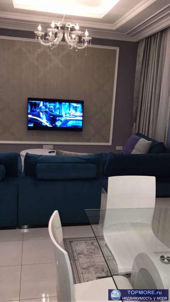 Продается большая красивая квартира 3 спальни, 2 с/у, кухня-гостиная, гардеробная, с шикарным видом на море в одном...