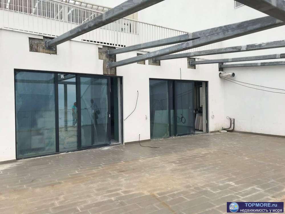 Предлагается к продаже квартира с лоджией на 21 этаже, площадью 121 кв.м. в одном из красивейших жилых комплексов г....