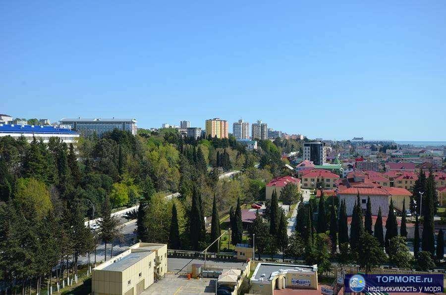 Большая квартира с видом на море в курортном городке. - 1