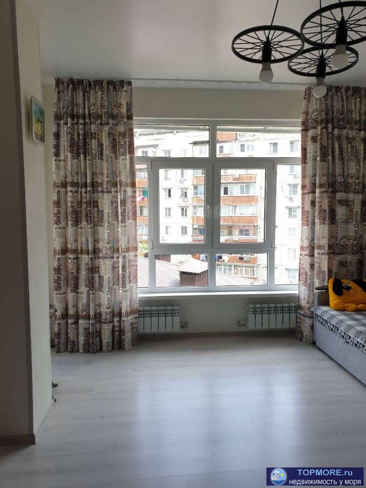 Продаю квартиру в районе Макаренко. Хороший ремонт,  мебель вся остается. Балкон открытый с видом на горы. Лифт,...