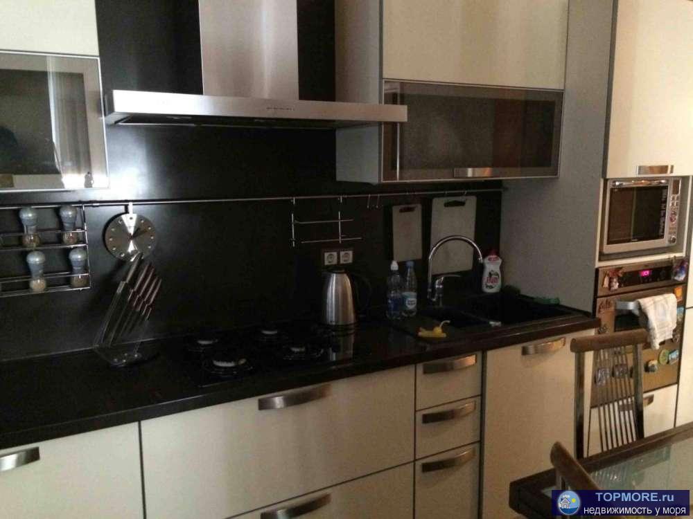  Район расположения дома вплотную соседствует с центром города и находится в непосредственной близости от... - 2