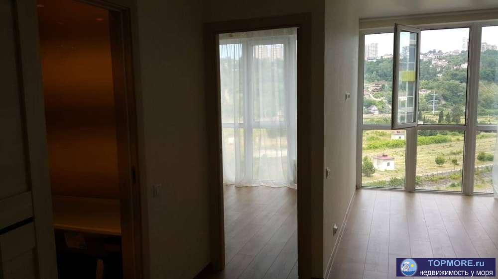 Однокомнатная квартира с ремонтом, вид на горы и речку. Закрытая территория, видио наблюдение, детская площадка.... - 1