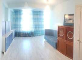 Крупногабаритная однокомнатная квартира в развитом районе города в...