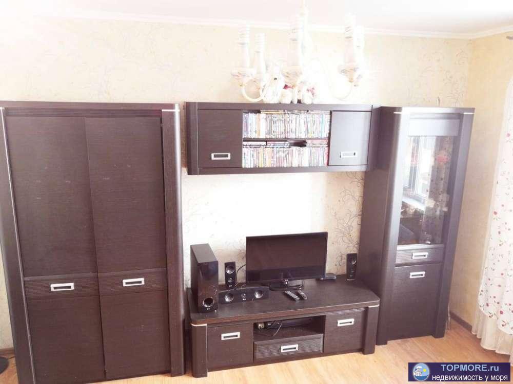 Продаю просторную квартиру на Клубничной. Второй этаж, лоджия, ремонт, мебель, техника. Документы, прописка. Вся...