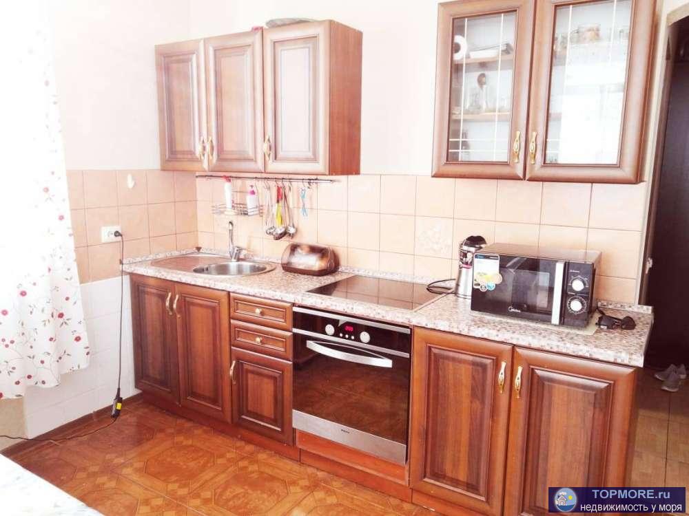 Продаю просторную квартиру на Клубничной. Второй этаж, лоджия, ремонт, мебель, техника. Документы, прописка. Вся... - 1