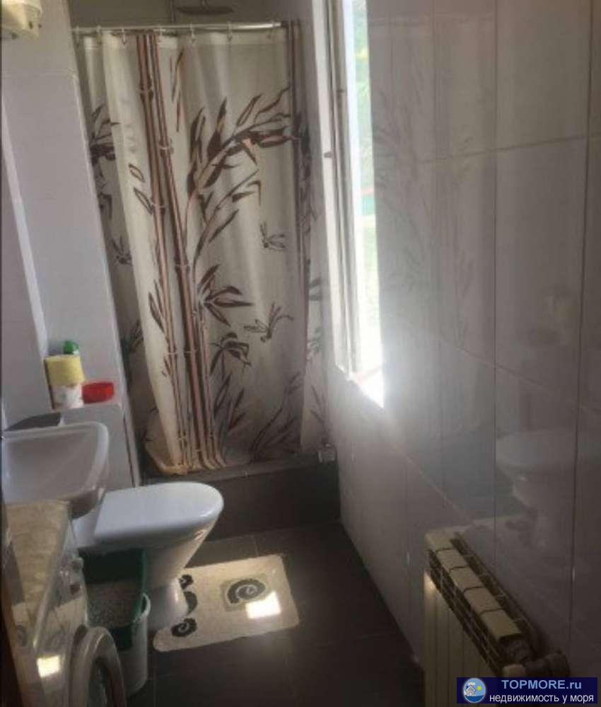 В Лазаревском районе продается ДВУХКОМНАТНАЯ квартира на втором этаже двухэтажного дома площадью 42 кв.м. до моря... - 1