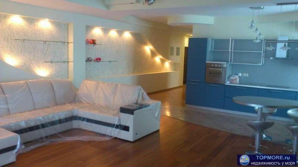 Хороший район, до делового центра - 5 минут на машине. До пляжа идти 10 минут. В шаговой доступности магазины, рынок,...