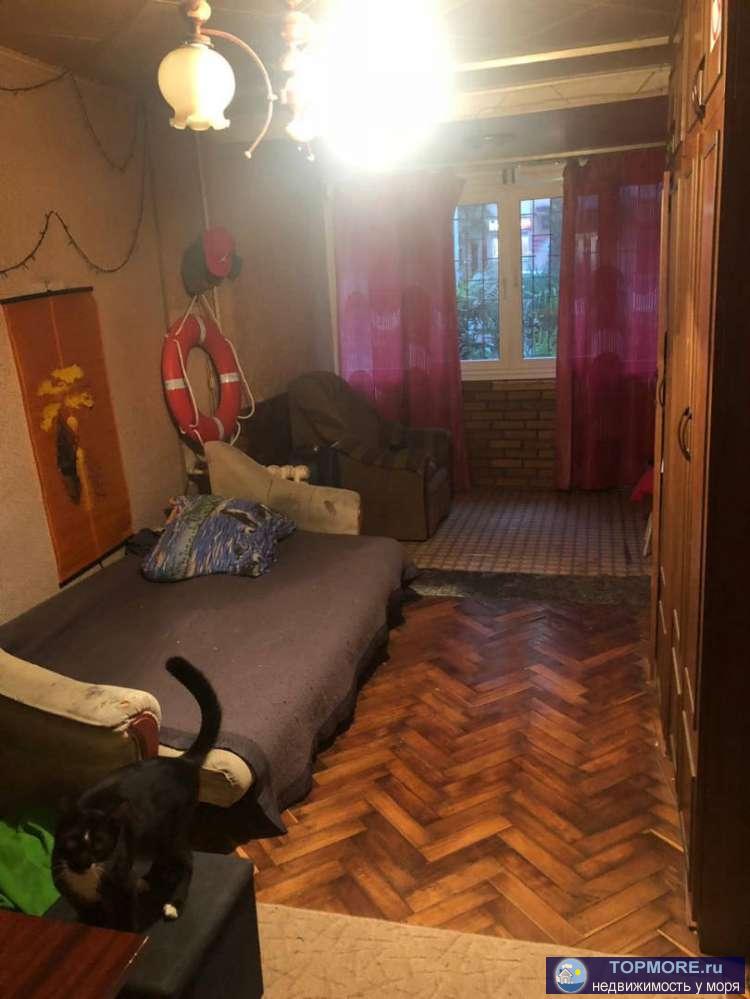 Продаются две комнаты в 3-комн., лоджиия, в коммуналке, около 40 кв.м. Удобства общие, хороший вариант под магазин (в...