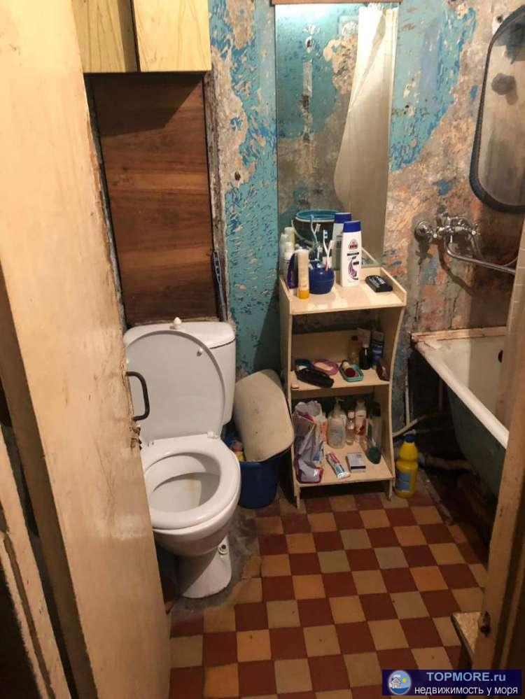 Продаются две комнаты в 3-комн., лоджиия, в коммуналке, около 40 кв.м. Удобства общие, хороший вариант под магазин (в... - 1