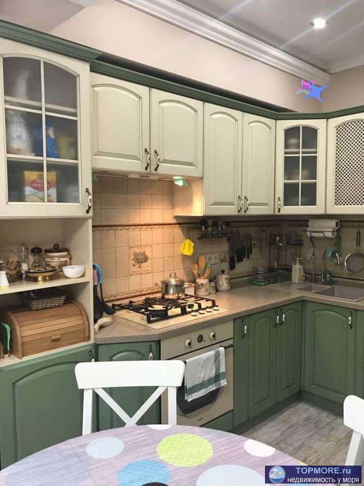 ШИКАРНАЯ  угловая квартира с 2-мя сан.узлами.   Дизайнерский  ремонт,  эксклюзивная мебель и техника. Огромный... - 2