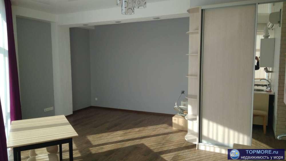 Квартира-студия с хорошим ремонтом в современном доме. Газ, индивидуальное отопление, тёплые полы. Балкон, панорманые... - 1