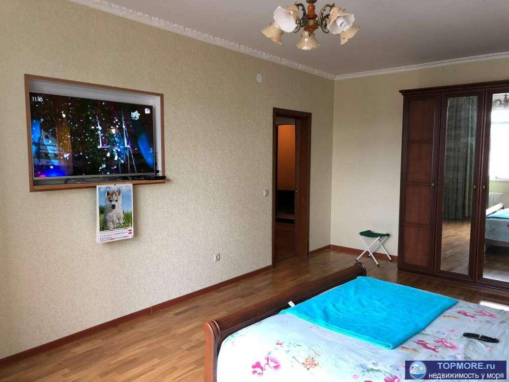 Продам элитную  двухкомнатную квартиру в Центре города Сочи общей площадью 100 кв метров.2 комнаты, отдельная кухня,...