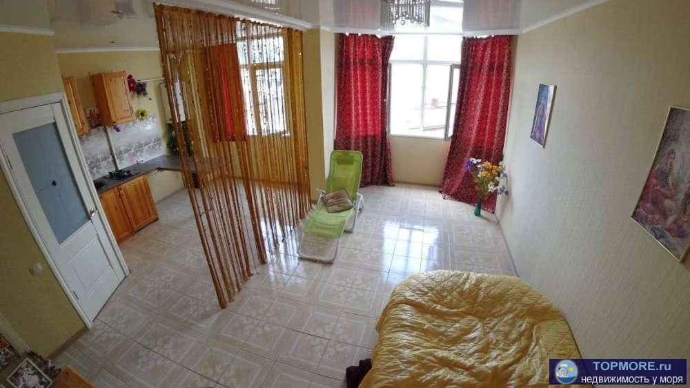 Продается просторная 1,5 комнатная квартира со свежим ремонтом ,мебелью и техникой 39кв м. 6/10эт вид на море. Теплые... - 2