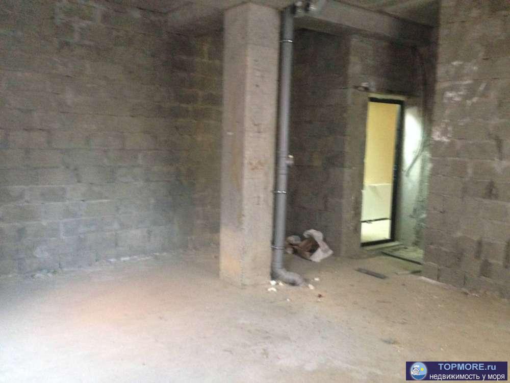 Продаю квартиру без отделки, с видом на город. В квартире три окна, легко планируется в двух комнатную. Дом сдан,... - 2