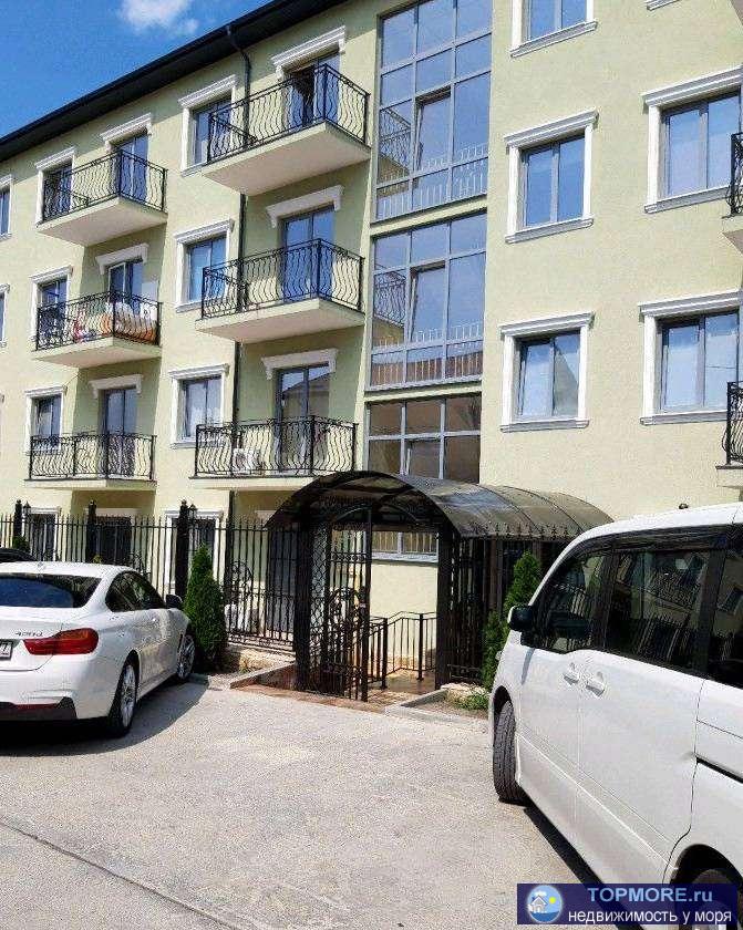 Продаю полноценую однакомнатную квартиру в новом доме с хорошим новым ремонтом.