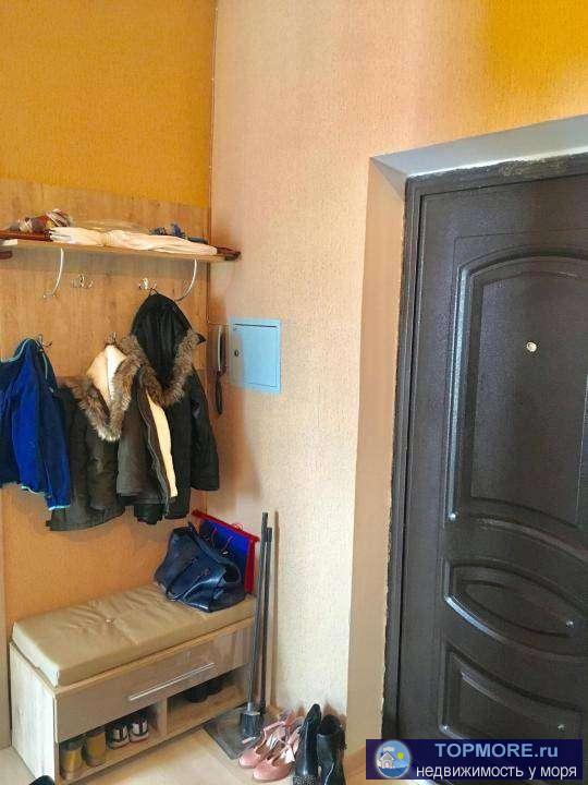 Продаю светлую квартиру с хорошим ремонтом и мебелью. Красивый вид из окна на город. В шаговой доступности вся... - 1