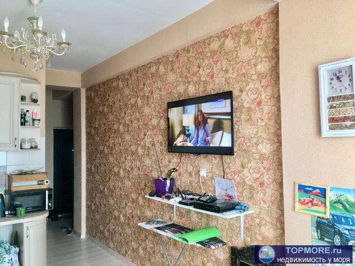 Продаю светлую квартиру с хорошим ремонтом и мебелью. Красивый вид из окна на город. В шаговой доступности вся... - 2