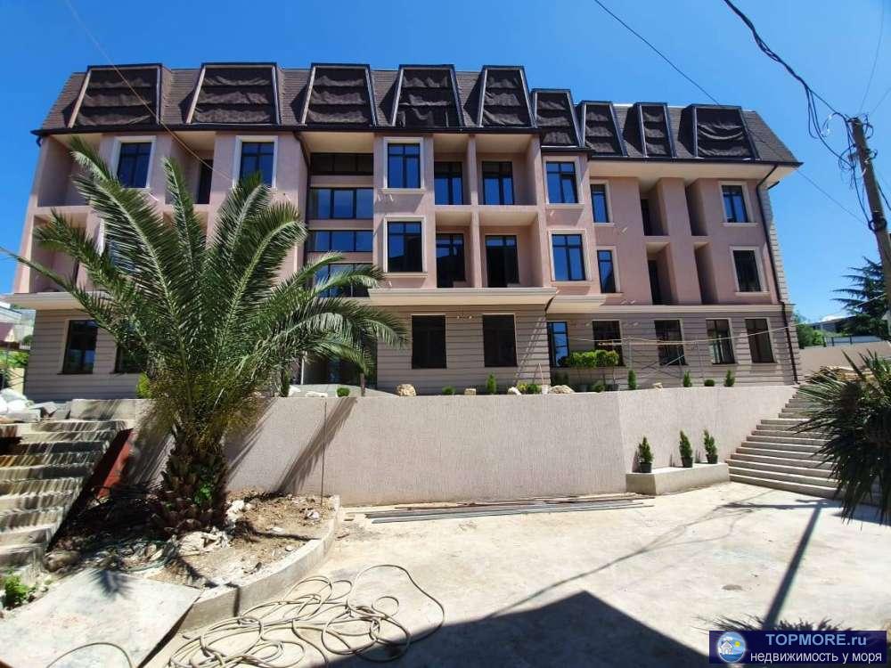 Квартира без отделки на первом этаже многоквартирного дома. Квартира угловая имеет три световых зоны и легко... - 1