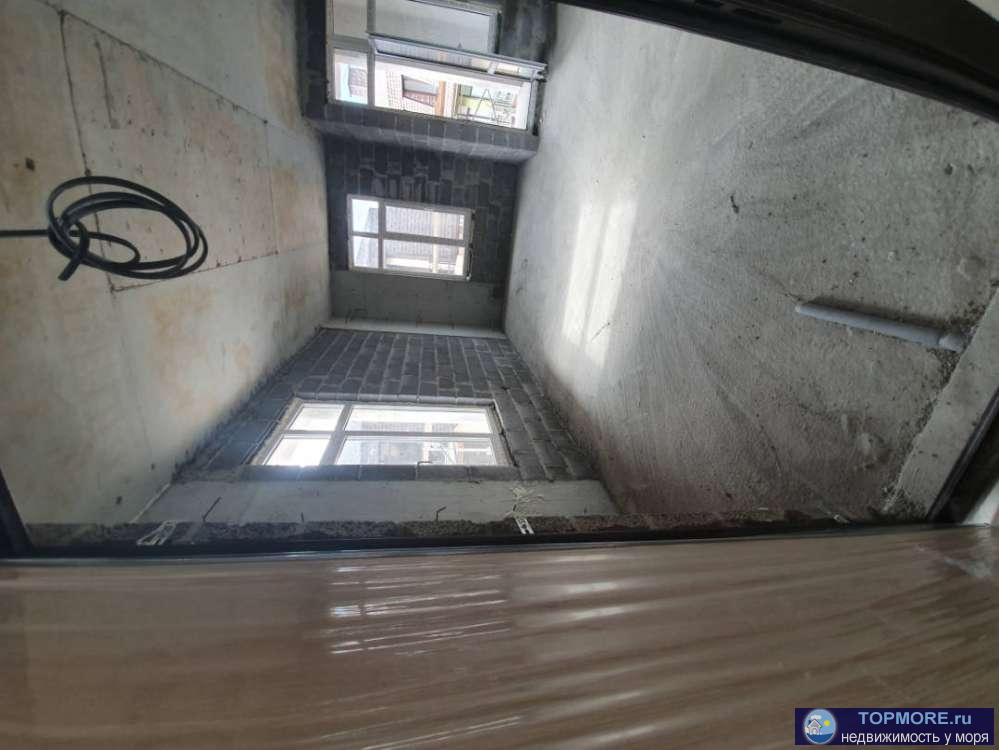 Квартира без отделки на первом этаже многоквартирного дома. Квартира угловая имеет три световых зоны и легко... - 2