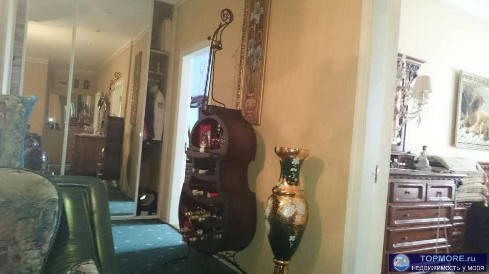  Истинным ценителям надежности  и комфорта предлагается просторная 4-х комнатная квартира в Сталинке на Светлане.... - 2