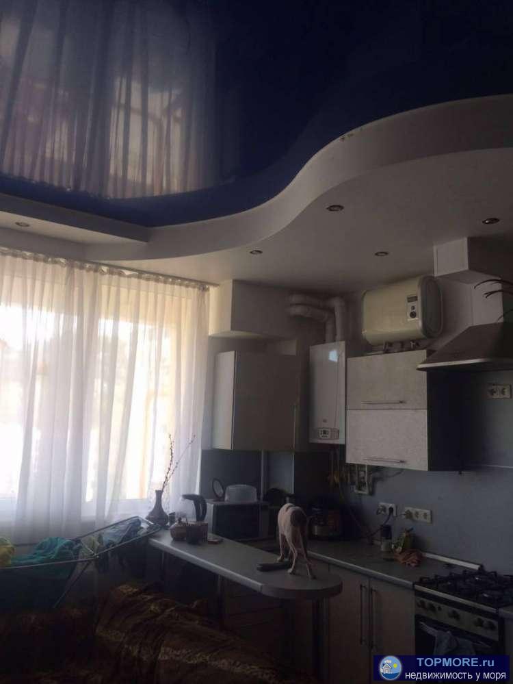 Продажа / Квартиры, Сочи, Макаренко улица, 5 800 000 р. Продаю 3-х комнатную квартиру площ. 60 кв. м на 1 этаже 7-этажного мон.го дома, 1 высокий этаж с мебелью. На этаже... - 2