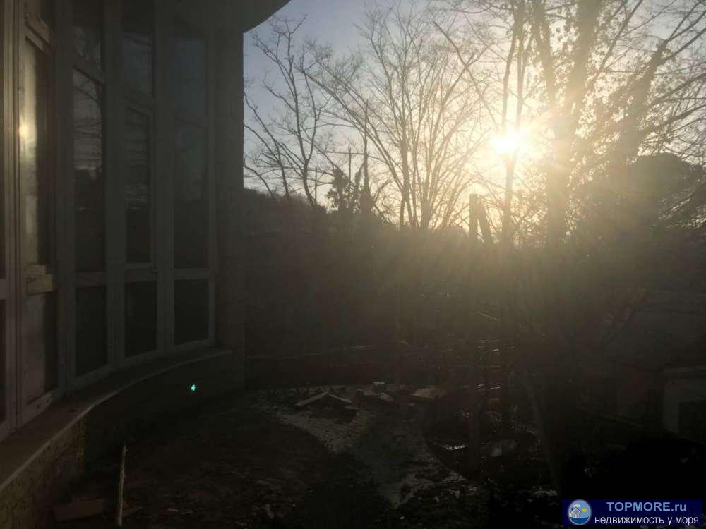 Продаю квартиру в новом, сданном доме!!! Начальная стадия ремонта - проводка, выделен санузел, залита стяжка пола!...