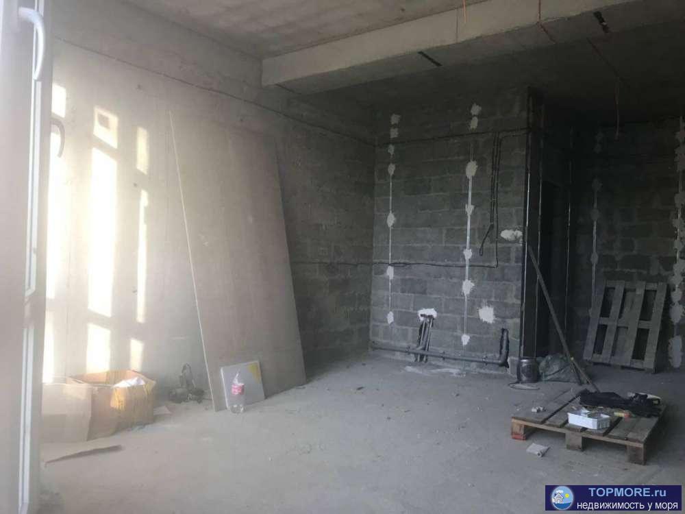 Продаю квартиру в новом, сданном доме!!! Начальная стадия ремонта - проводка, выделен санузел, залита стяжка пола!... - 1