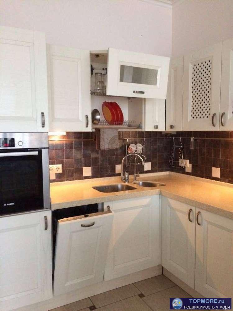 Дом Бизнес Класса расположен в центре Адлера, в непосредственной близости находиться Торговый Комплекс. ''Апельсин'',...