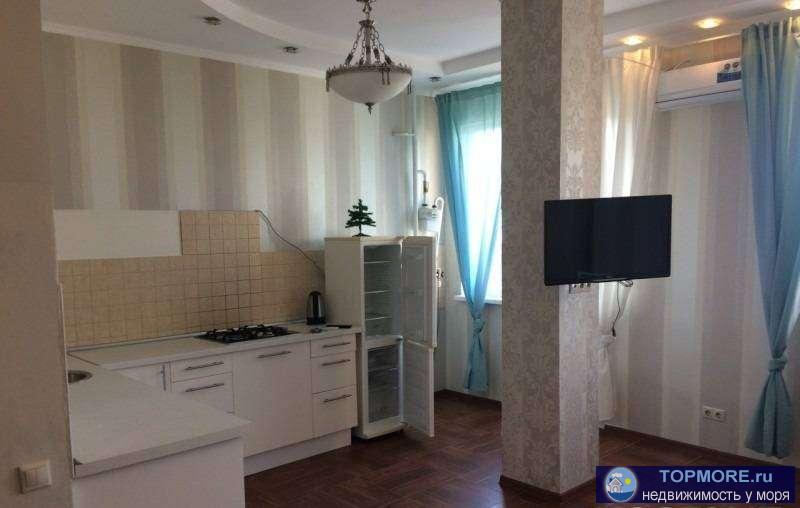 Дом панельный. В квартире сделан евро ремонт мебель техника,тёплые полы,газ, вид на море.