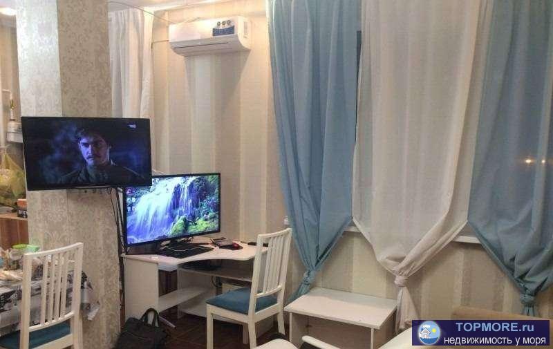 Дом панельный. В квартире сделан евро ремонт мебель техника,тёплые полы,газ, вид на море. - 1