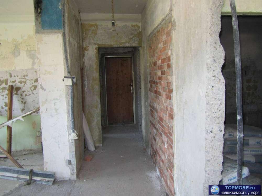 Шикарное расположение дома,центр города.Квартира удобной планировки.Без ремонта,дизайн проект прилагается. Рядом... - 1