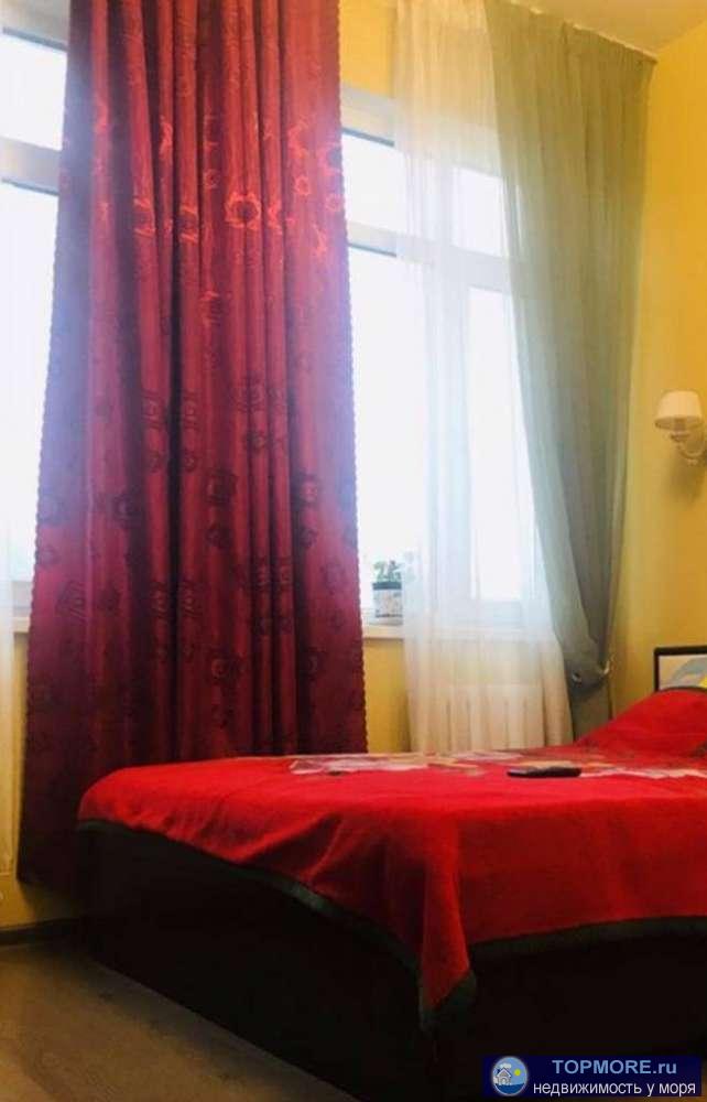 Продается просторная квартира, в тихом месте, 800 метров до моря , с дизайнерским ремонтом, мебелью и бытовой... - 1