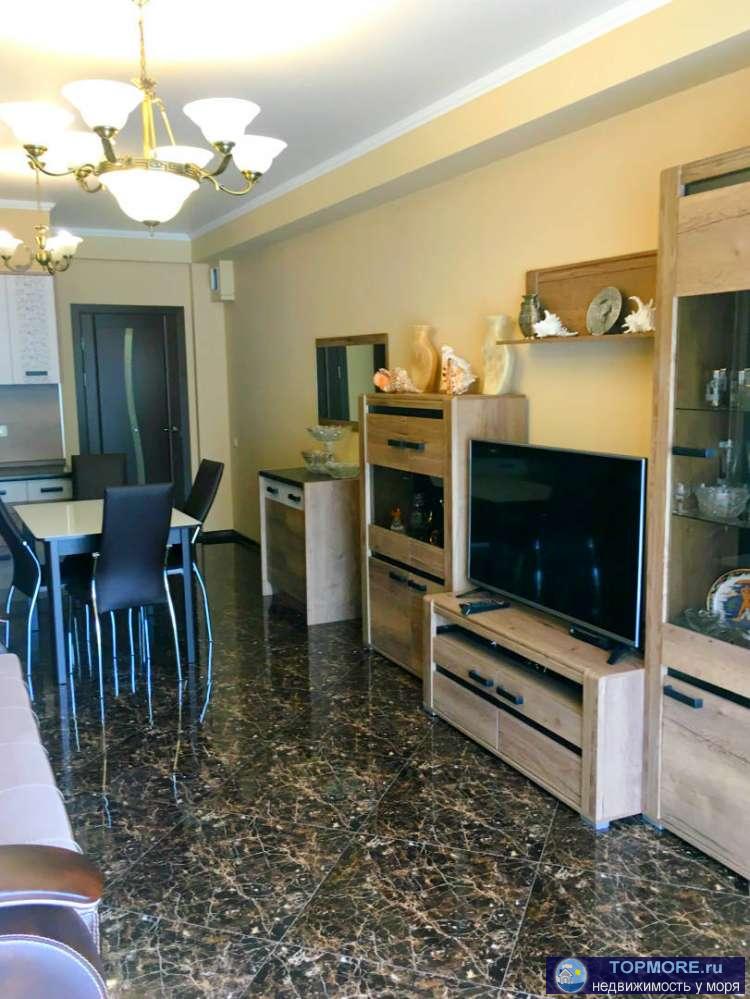 Квартира удобно распланирована в 2 спальни и просторную кухню-гостиную. В квартире большой санузел и вместительная... - 1