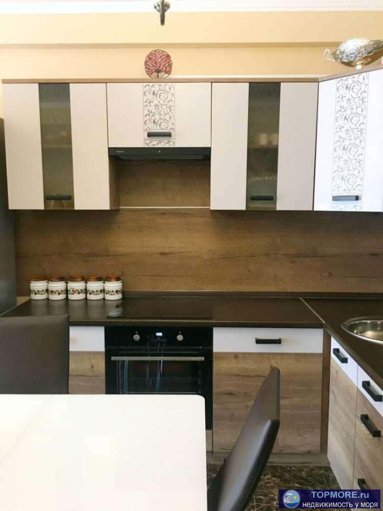 Квартира удобно распланирована в 2 спальни и просторную кухню-гостиную. В квартире большой санузел и вместительная... - 2