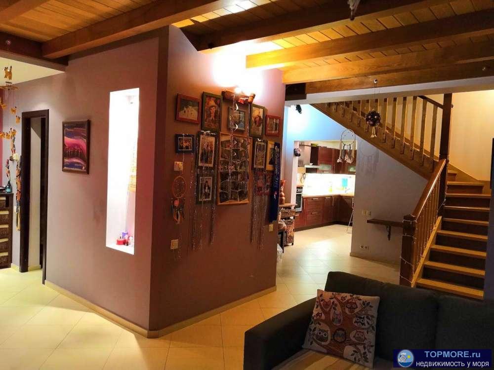 Продается двухуровневая квартира с лучшими видовыми характеристиками в Красной поляне.  Первый этаж - прихожая,...