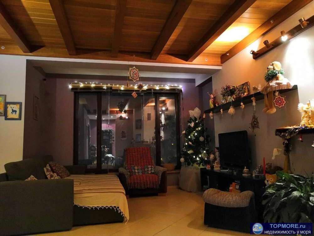 Продается двухуровневая квартира с лучшими видовыми характеристиками в Красной поляне.  Первый этаж - прихожая,... - 2