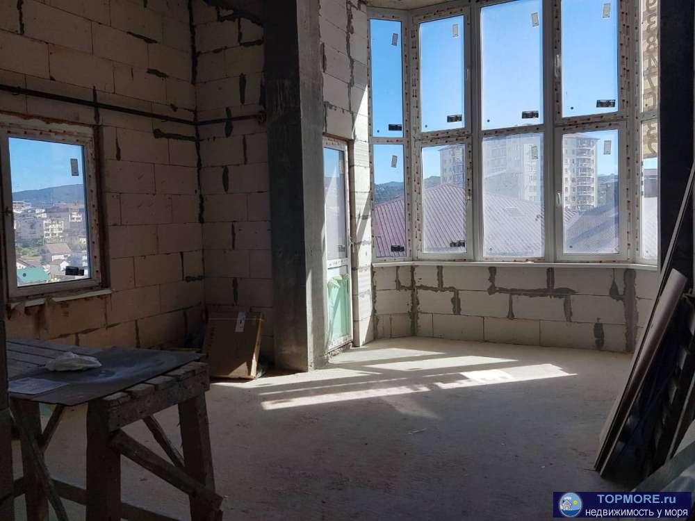 Двухуровневая квартира без отделки в 4-этажном многоквартирном жилом комплексе Немецкий квартал, расположенном в...