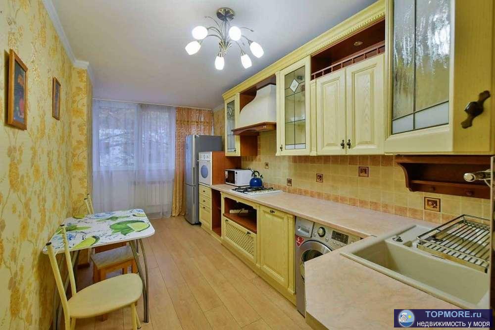 Продаю квартиру с комфортным местоположением в самом центре города на ул. Островского.  Квартира расположена на 2... - 1