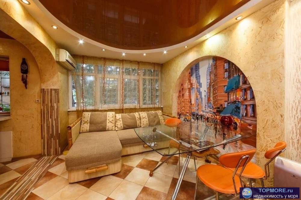 Продается 5-ти комнатная квартира в двух уровнях, общей площадью 110кв.м.  Первый этаж: Кухня-гостинная, спальня,...