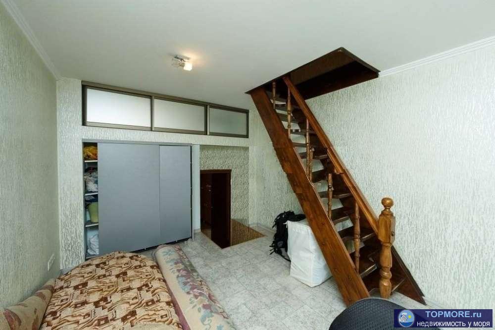 Продается 5-ти комнатная квартира в двух уровнях, общей площадью 110кв.м.  Первый этаж: Кухня-гостинная, спальня,... - 2