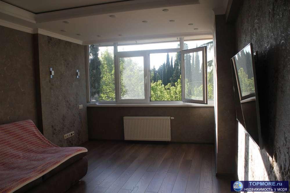 Продается квартира с отличным ремонтом в самом лучшем районе г.Сочи в центре Адлера.Рядом с домом есть все: школа,...