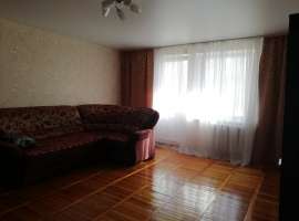 Квартира с ремонтом в старом фонде. 3 комнаты, кухня. Вид их окна...