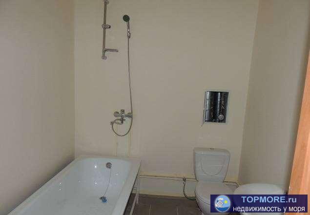 Новая отделка, сантехника, приватизированная. Автономное газовое отопление, парковка, тихий район, близость к морю.... - 1