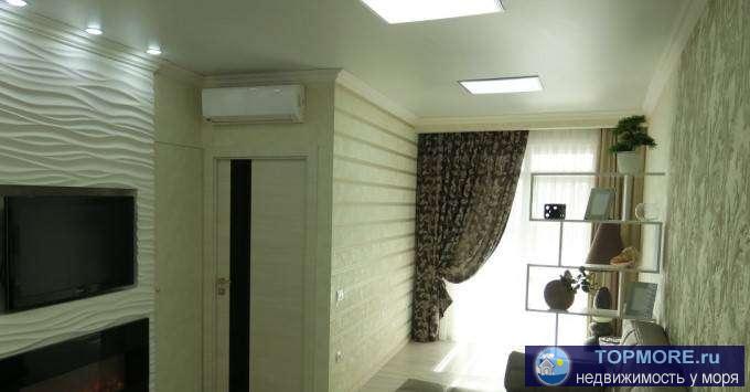 Продается светлая, уютная квартира с мебелью в центре Сочи с дизайнерским подходом к интерьеру. Тихая гостиная мягким... - 1