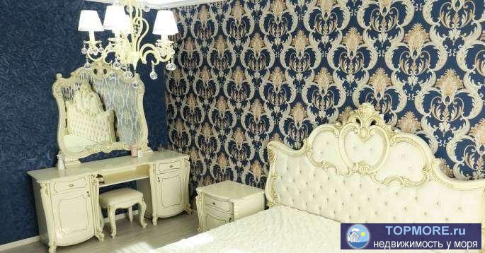 Продается светлая, уютная квартира с мебелью в центре Сочи с дизайнерским подходом к интерьеру. Тихая гостиная мягким... - 2