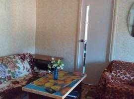 Продам 3х комн. квартиру в Лоо 500 м от моря .3 этаж тихий двор....