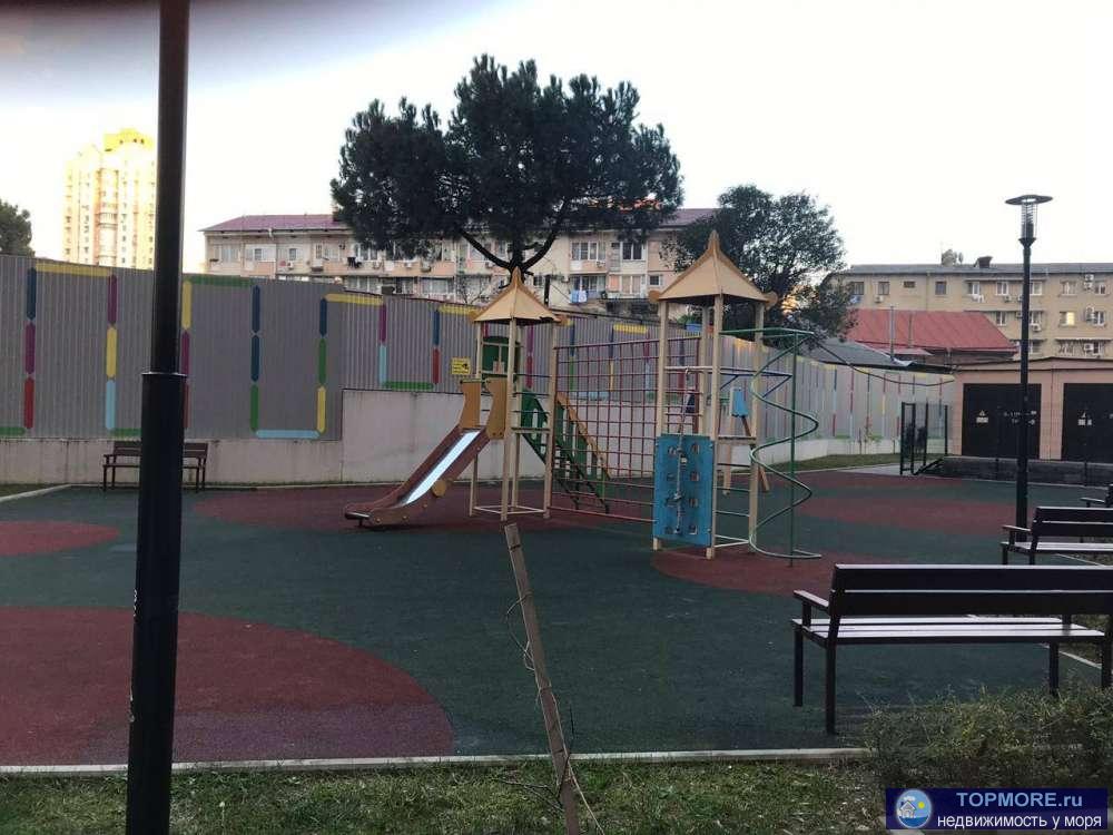 Светлая квартира с панорамными окнами и прекрасными видами . Развитая инфраструктура. Есть школа, детский... - 1