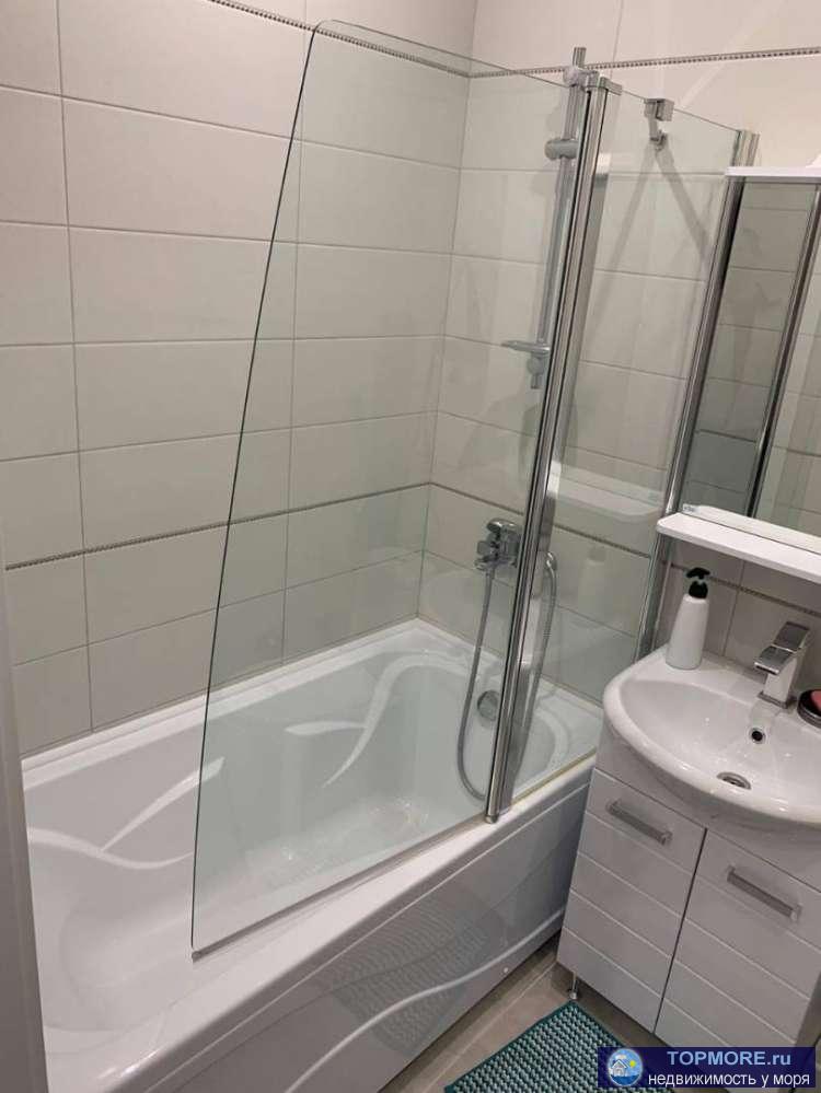 Просторная квартиру с новым ремонтом в самом центре Сочи. Морской порт через дорогу. Две спальни, кухня гостиная. В...