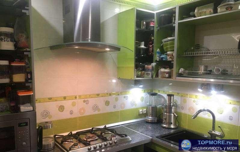       Продаю 2-х комнатную квартиру площадью 54 кв.. Квартира с евроремонтом с мебелью, дизайнерской кухней.... - 1