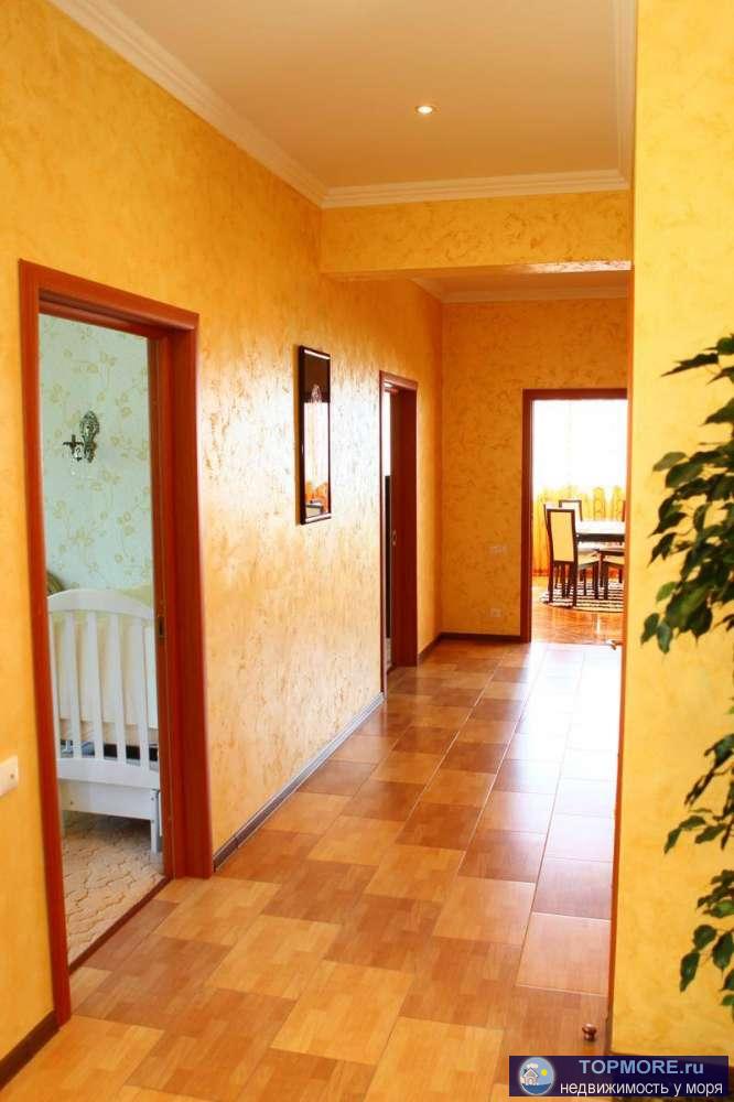 Потрясающий вид на море. С другой стороны дома - окна выходят на зеленую зону и терренкур. 8/12 этаж, 3к (2 спальни и...